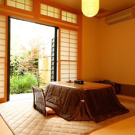Ryokan Kutsuroginoya Yuu Takajama Kültér fotó