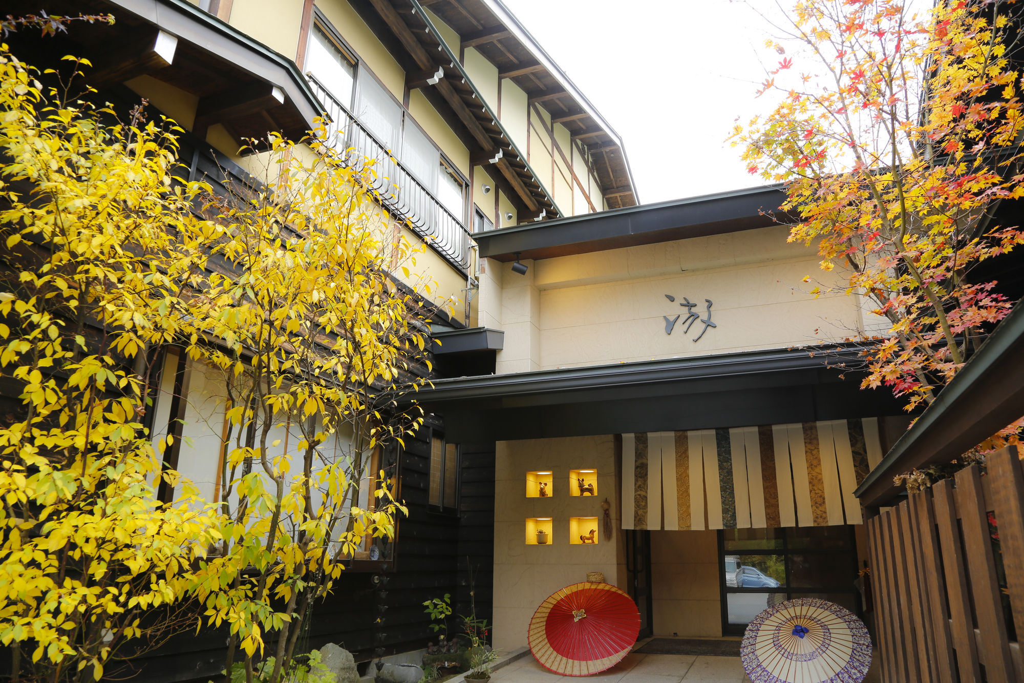 Ryokan Kutsuroginoya Yuu Takajama Kültér fotó