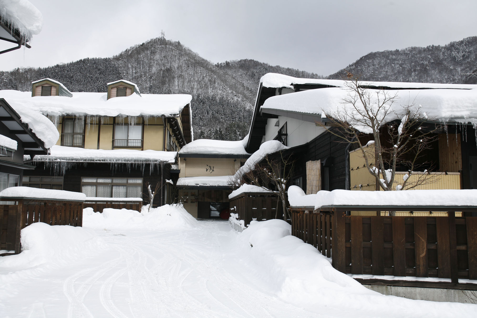 Ryokan Kutsuroginoya Yuu Takajama Kültér fotó
