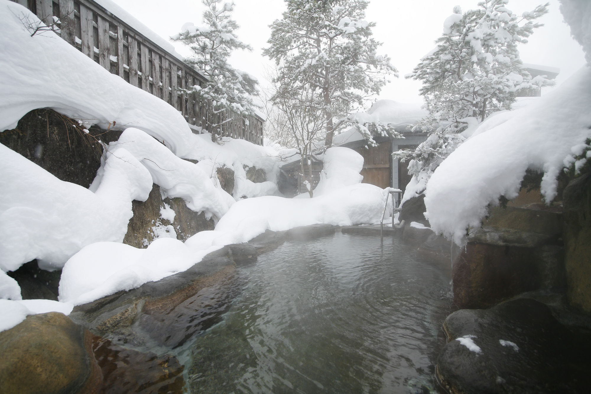 Ryokan Kutsuroginoya Yuu Takajama Kültér fotó