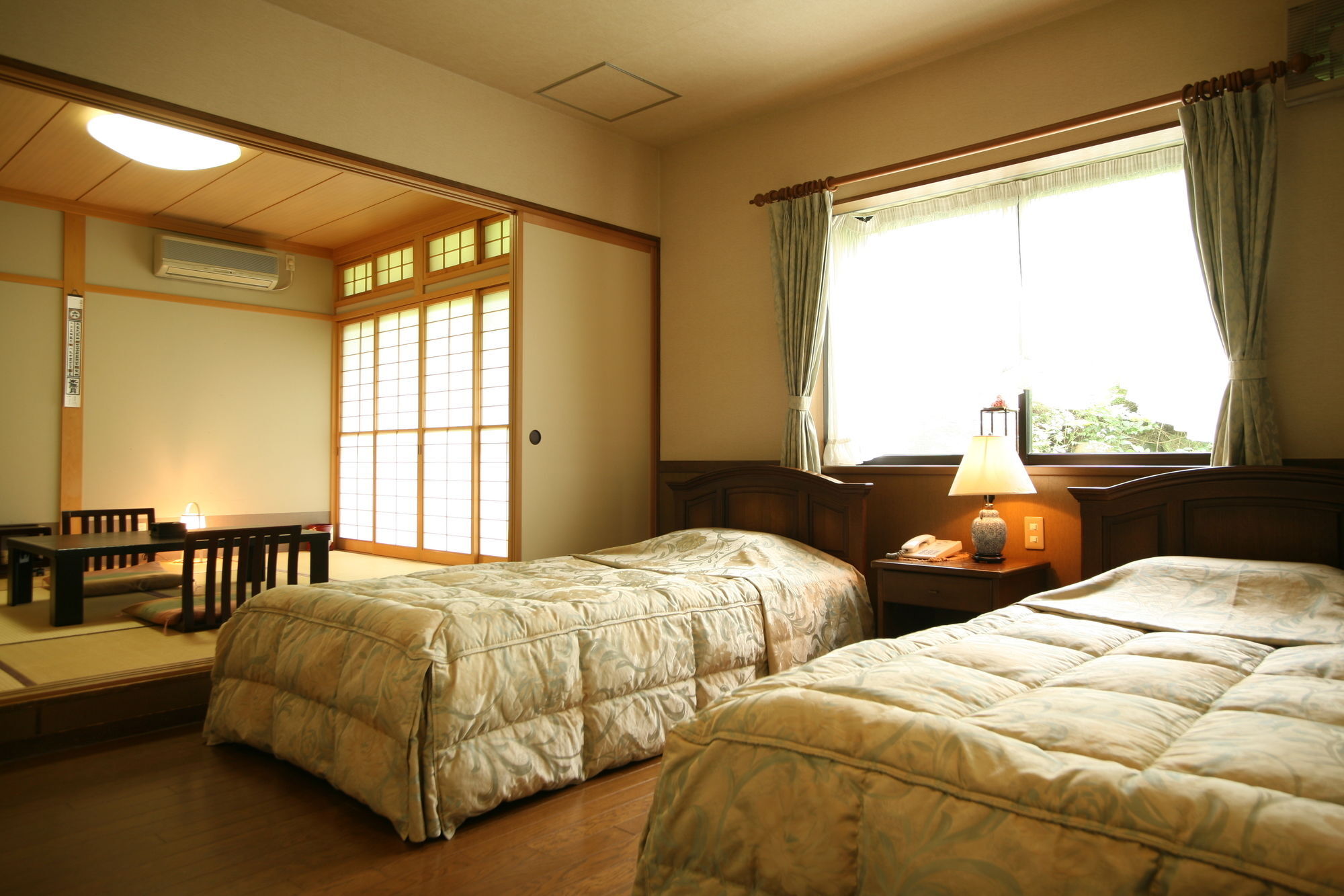 Ryokan Kutsuroginoya Yuu Takajama Kültér fotó