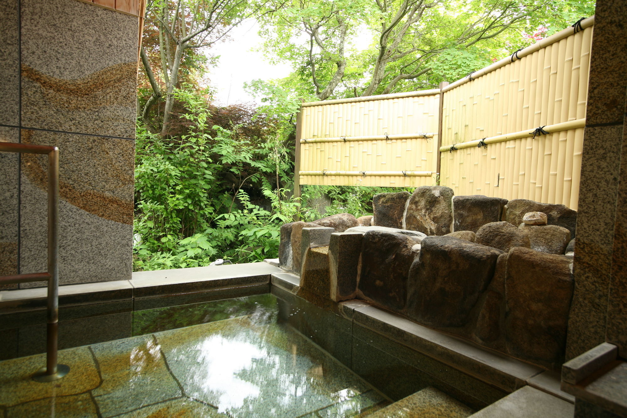 Ryokan Kutsuroginoya Yuu Takajama Kültér fotó