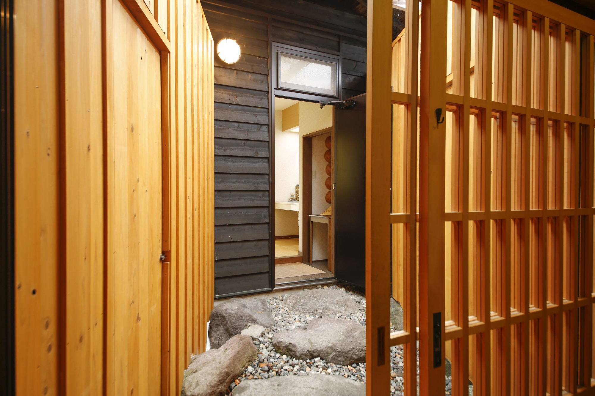Ryokan Kutsuroginoya Yuu Takajama Kültér fotó